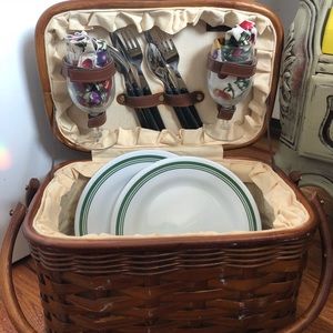 Picnic Time woven basket with settings!